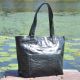 Женская кожаная сумка со строчками Crocodile черная