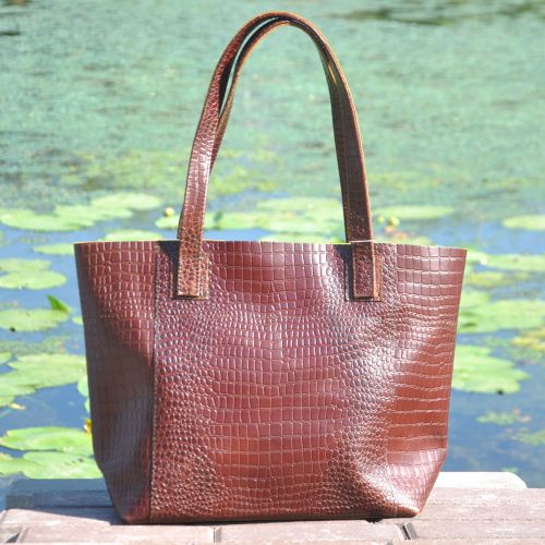 Женская кожаная сумка со строчками Crocodile коричневая