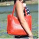 Женская кожаная сумка классическая Crocodile ярко красная