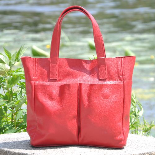 Женская кожаная сумка с карманами красная