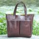 Женская кожаная сумка с карманами Crocodile коричневая