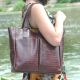 Женская кожаная сумка с карманами Crocodile коричневая